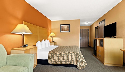 Standard Room, 1 King Bed, Accessible, Bathtub