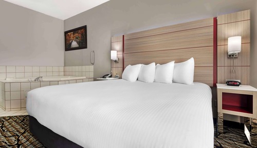 Standard Room, 1 King Bed, Non Smoking, Jetted Tub