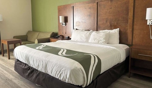 Room, 1 King Bed, Accessible, Smoking