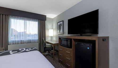 Room, 1 Queen Bed, Accessible, Non Smoking (Mobility/Hearing Impaired Accessible)