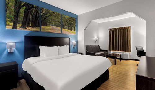 Suite, 1 King Bed, Accessible, Non Smoking