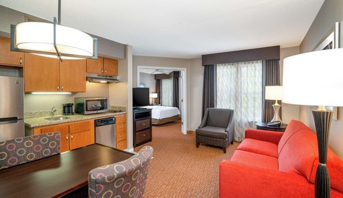 Suite, 1 Queen Bed, Accessible, Bathtub