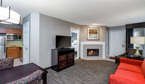 Suite, 1 King Bed, Accessible (Hearing)