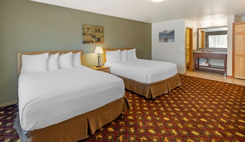 Standard Room, 2 Queen Beds, Non Smoking, Refrigerator & Microwave (1st Floor)
