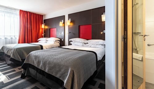 Standard Room, 2 Double Beds, City View