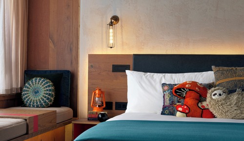 Room, 1 King Bed (Skyline)