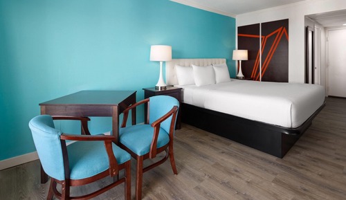 Room, 1 King Bed, Non Smoking, Partial Ocean View