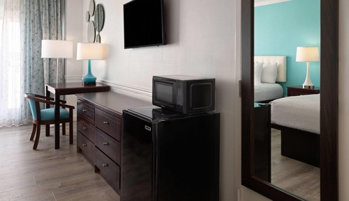 Room, 2 Double Beds, Non Smoking, Partial Ocean View