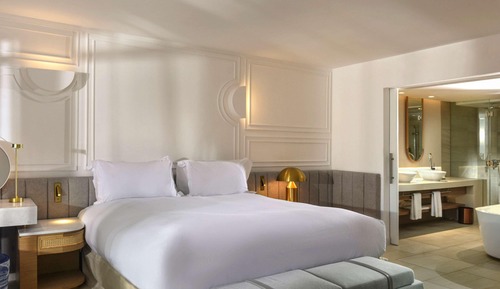 Suite, 1 King Bed, Balcony, Garden View (Prestige)