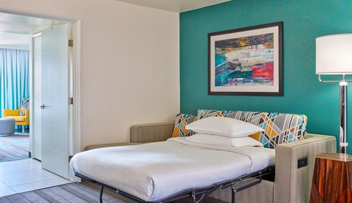 Club Suite, 1 Bedroom, Balcony (Mobility/Hearing Access, Roll-In Shwr)