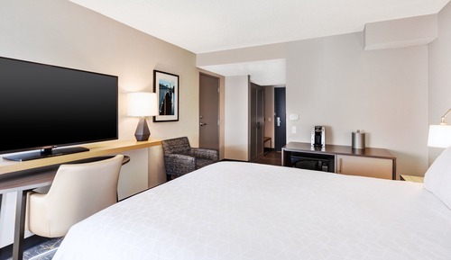 Standard Room, 1 Queen Bed, Accessible Bathtub (Communications)
