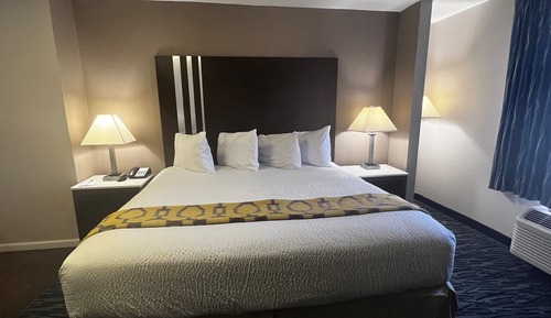 Comfort Suite, 1 King Bed, Non Smoking, Hot Tub