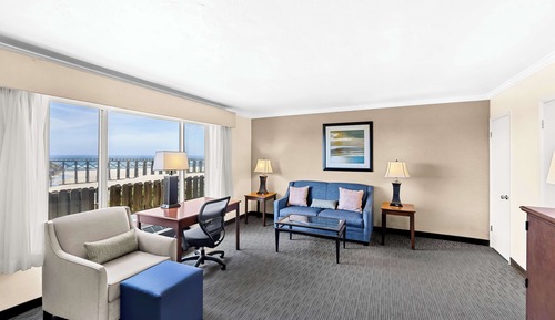 Suite, 1 Queen Bed, Non Smoking, Fireplace (Living Room)