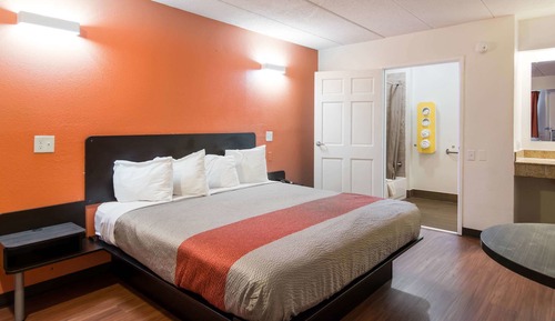 Deluxe Room, 1 King Bed, Accessible, Non Smoking