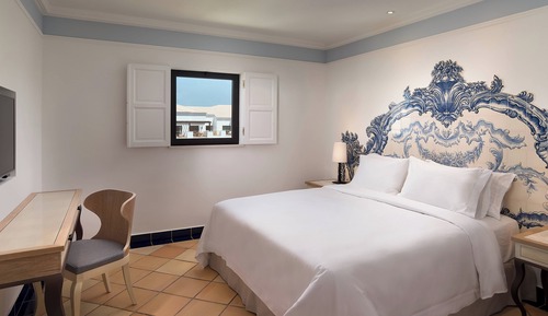 Junior Suite, 1 Queen Bed, Non Smoking, Resort View (Balcony)