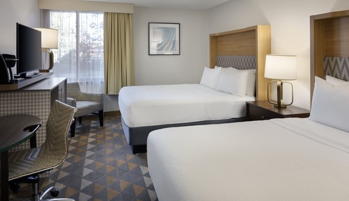 Room, 2 Queen Beds, Courtyard View (Pet Friendly)