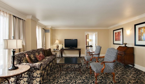 Suite, 1 King Bed, Non Smoking (Governor's)