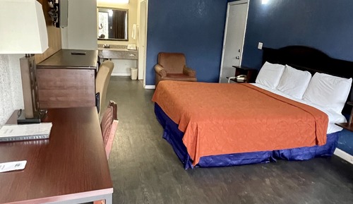 Room, 1 King Bed, Smoking