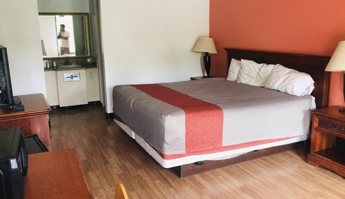 Room, 1 King Bed, Smoking