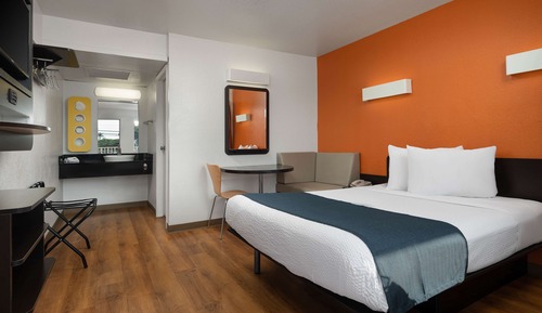 Standard Suite, 1 Queen Bed, Non Smoking