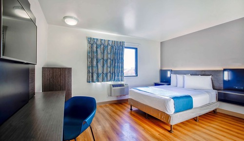 Standard Room, 1 Queen Bed, Accessible, Non Smoking