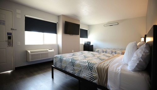 Deluxe Room, 2 Queen Beds, Accessible, Non Smoking