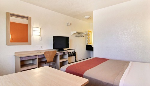 Standard Room, 1 Queen Bed, Non Smoking