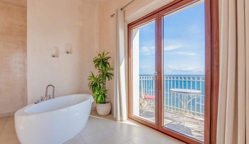 Studio, Sea View