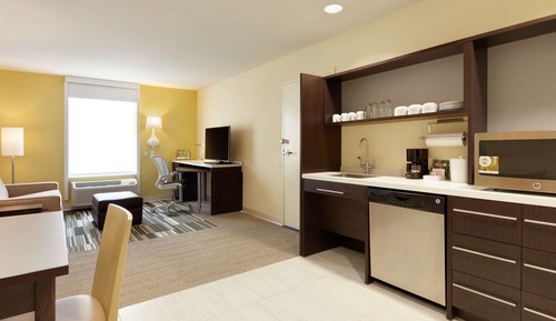 Suite, 1 King Bed, Accessible, Bathtub
