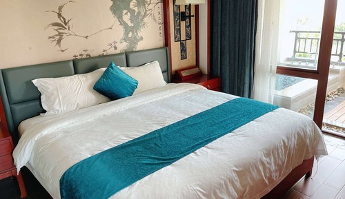 Deluxe Room, Multiple Beds, Non Smoking