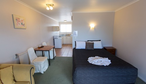 Studio With Spa Bath (1Q)