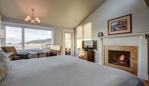 Flagship - Oceanfront King - Fireplace, Kitchen, Deck