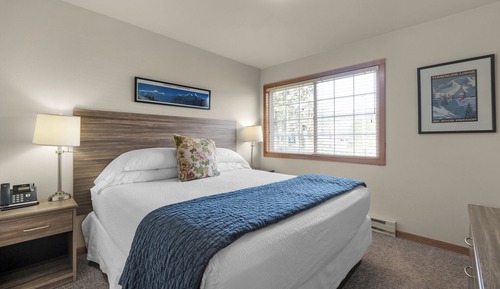 White Heron Contemporary - Oceanfront 1 Bedroom King Suite - Located 3 blocks from Hotel Property