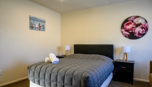 Comfort Studio, 1 Queen Bed, Non Smoking, Kitchenette