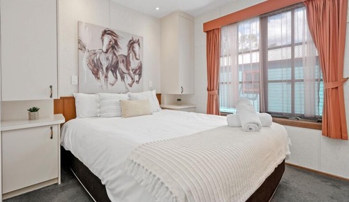 2 Bedroom Pioneer Riverfront