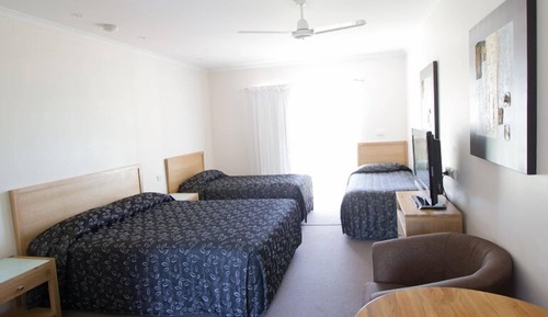 Standard Room, Non Smoking, Kitchenette (Triple)