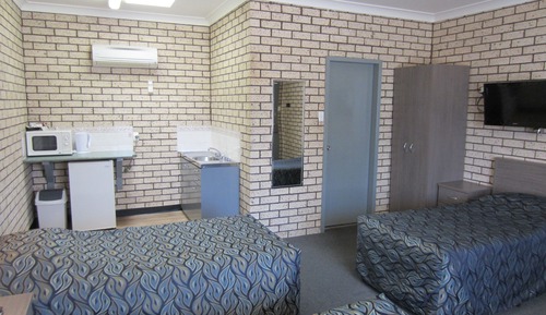 Family Room, Non Smoking, Kitchenette (Family of Four)
