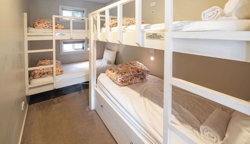 Three Bedroom Family Unit (All Linen Provided- photos guide only)