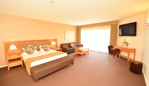 Peninsula Suite