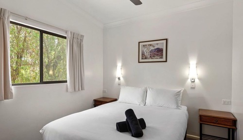 Deluxe 2 Bedroom Cabin - Sleeps 4