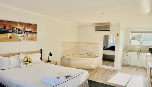 Spa Studio Apartment with Kitchen