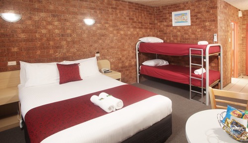 Family Queen & Single Bunks