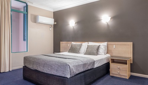 Deluxe Queen Room