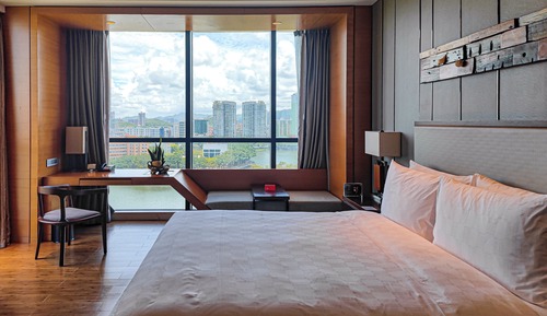 Standard Room, 1 King Bed, Lake View