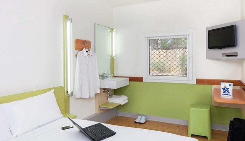 Standard Queen Room