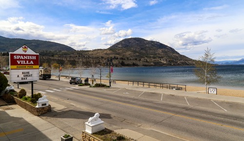 Condo, 2 Bedrooms, Kitchen, Lake View