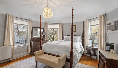 Mansion Room 8