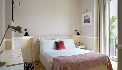 Double Room Single Use (Single Light Room)