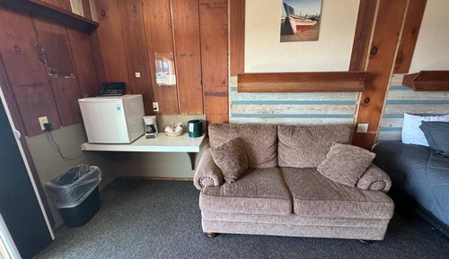 Basic Room, 1 Queen Bed, Pets Allowed, Oceanfront