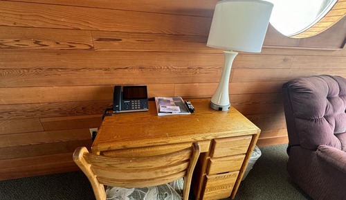 Deluxe Room, 1 King Bed, Jetted Tub, Partial Ocean View